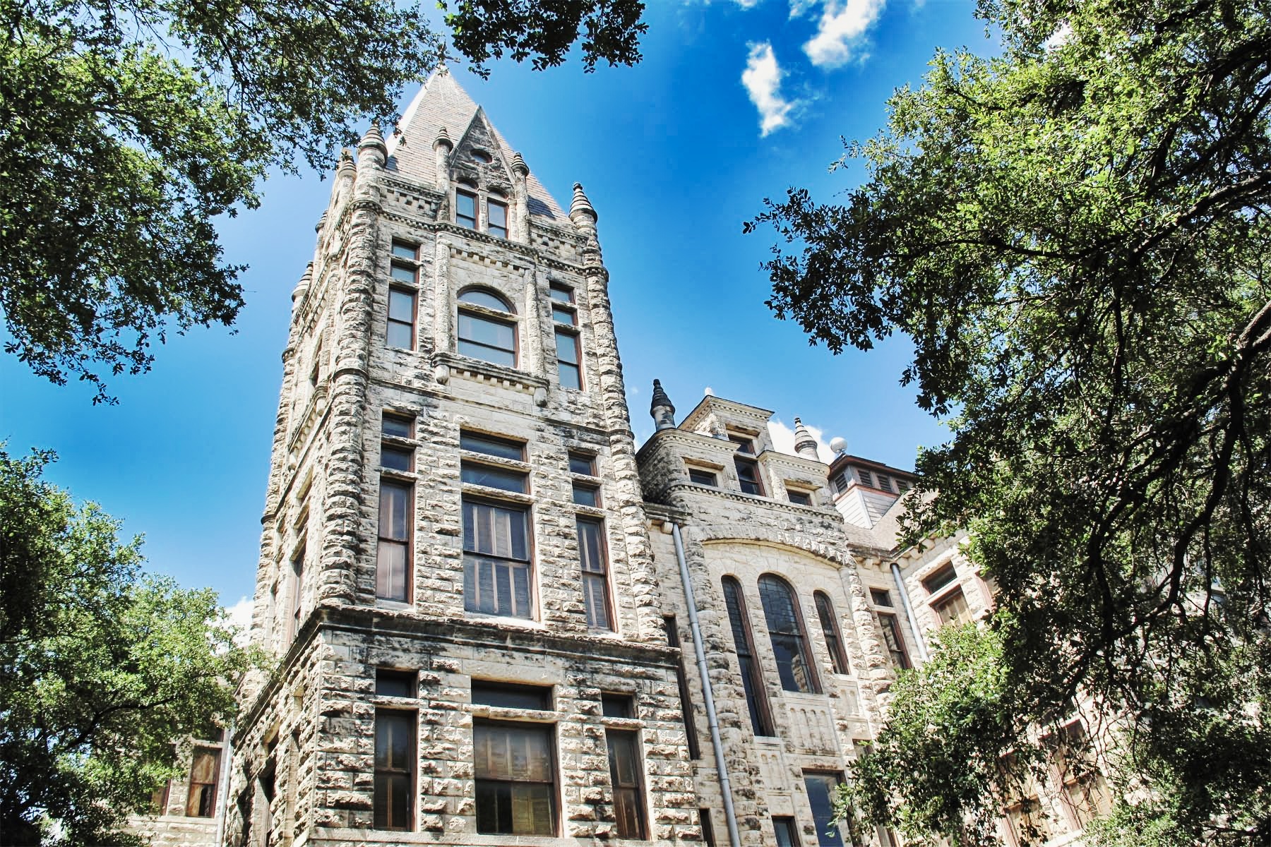 Commercial washer dryer repair near Southwestern University and Downtown Georgetown